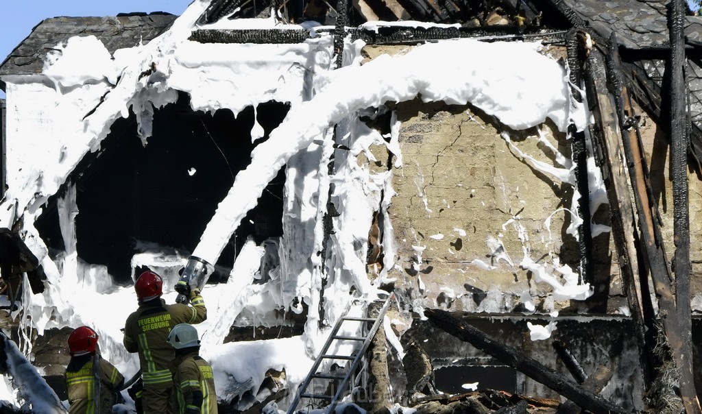 Grossfeuer Einfamilienhaus Siegburg Muehlengrabenstr P1407.JPG - Miklos Laubert